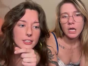 Screenshot from 2girls1boat webcams