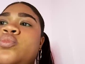 Screenshot from 2moons_full_of_love webcams