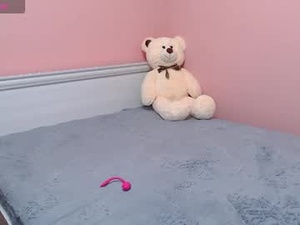 Screenshot from _alexandra_ray_ webcams