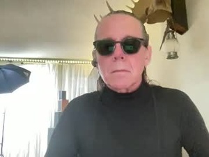 Screenshot from _anneonamouse webcams