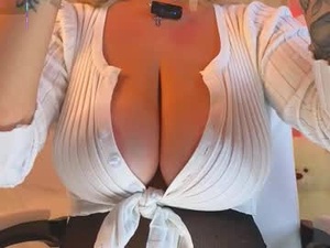 Screenshot from _b00bss_ webcams