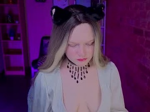 Screenshot from _dreamlunaa_ webcams