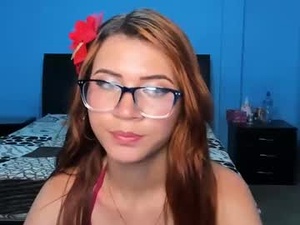 Screenshot from _hermione_08 webcams