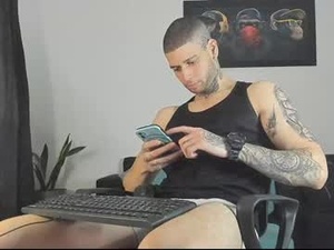 Screenshot from _jamesleandros webcams