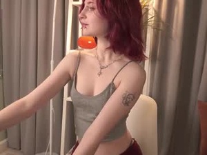 Screenshot from _l_o_r_r_y_ webcams