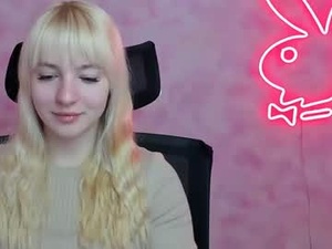 Screenshot from _mila_la_ webcams