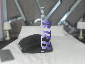 Screenshot from _zarahernandez_ webcams