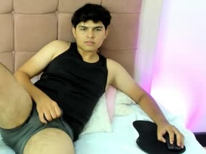 Screenshot from aaron_saint webcams