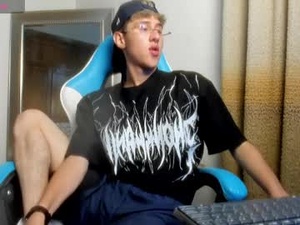 Screenshot from adam_foxs webcams