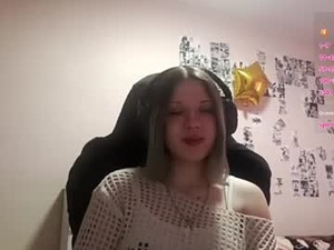 Screenshot from adriannamalango webcams