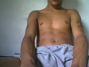 Screenshot from aguslatinboy webcams