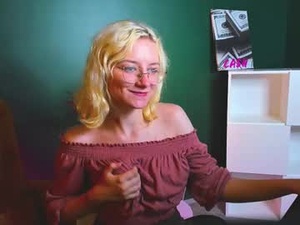 Screenshot from ahley_miller webcams