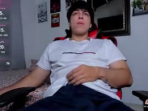 Screenshot from aidem_777 webcams