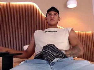 Screenshot from aiden_steel webcams