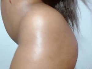 Screenshot from aisha_laurent webcams