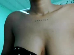 Screenshot from akemy_saunderz webcams