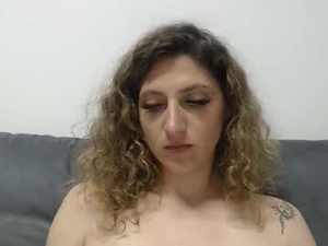 Screenshot from akyragrace webcams
