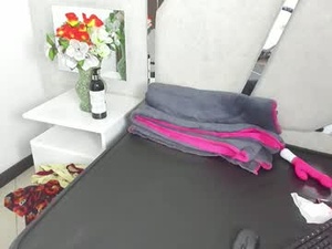 Screenshot from alanahott_ webcams
