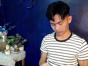 Screenshot from albertx_destroyer69 webcams