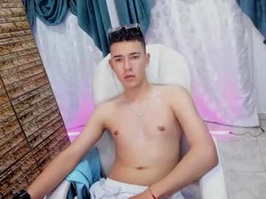 Screenshot from aleckk_boy webcams