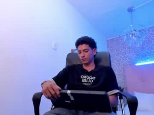 Screenshot from alejo_exotic webcams