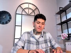 Screenshot from alejo_grey_ webcams