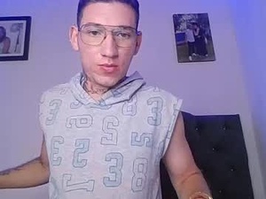 Screenshot from alejo_ken807856 webcams