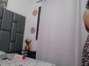 Screenshot from alelinaughty webcams