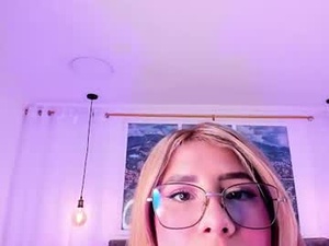Screenshot from alessiarose_ webcams