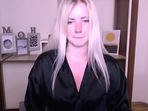 Screenshot from alicemeow_ webcams