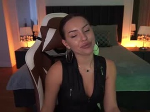 Screenshot from alisee_on webcams