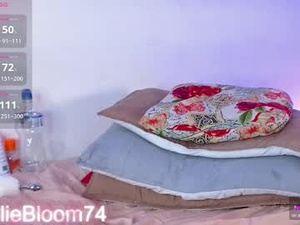 Screenshot from alliebloom7 webcams