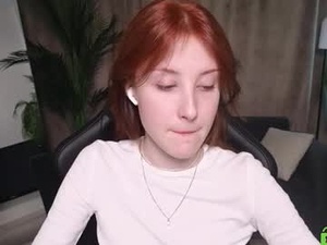 Screenshot from alliiceee_ webcams