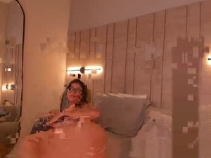 Screenshot from alma_gomez_ webcams