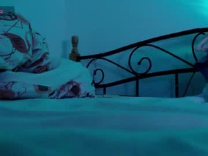 Screenshot from alycediamond21 webcams