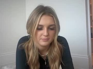 Screenshot from alyssastonee webcams