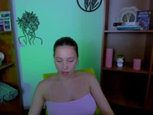 Screenshot from amanda_miki webcams