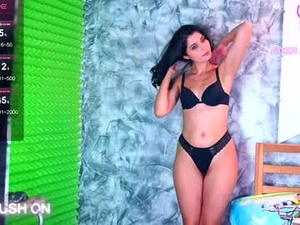 Screenshot from amateur2friendswithbenefits webcams