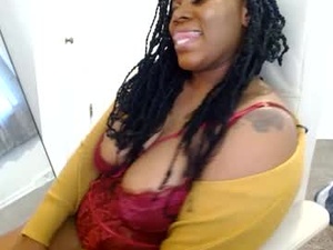 Screenshot from ambarose88 webcams
