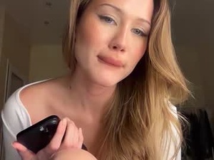 Screenshot from ami_amora webcams