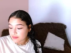 Screenshot from amira_moon_ webcams