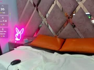Screenshot from amira_xx2 webcams