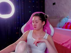 Screenshot from amy_bellel webcams