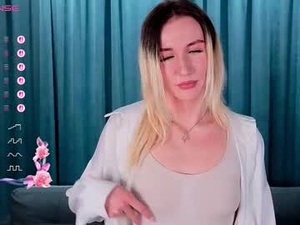 Screenshot from amygreen__ webcams