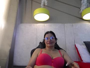 Screenshot from anaamature_ webcams