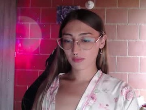 Screenshot from andrea_camila webcams