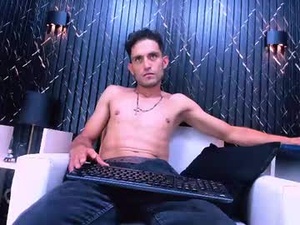 Screenshot from andres_colins1 webcams