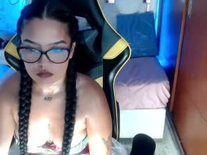 Screenshot from andressuarez_z webcams