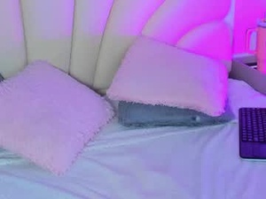 Screenshot from angel_bloom1 webcams
