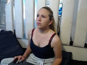 Screenshot from angel_white25 webcams